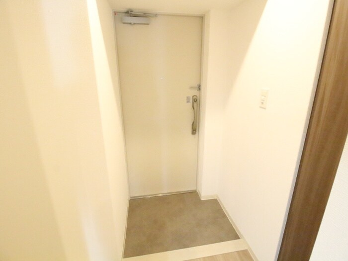 物件内観写真16　(玄関)