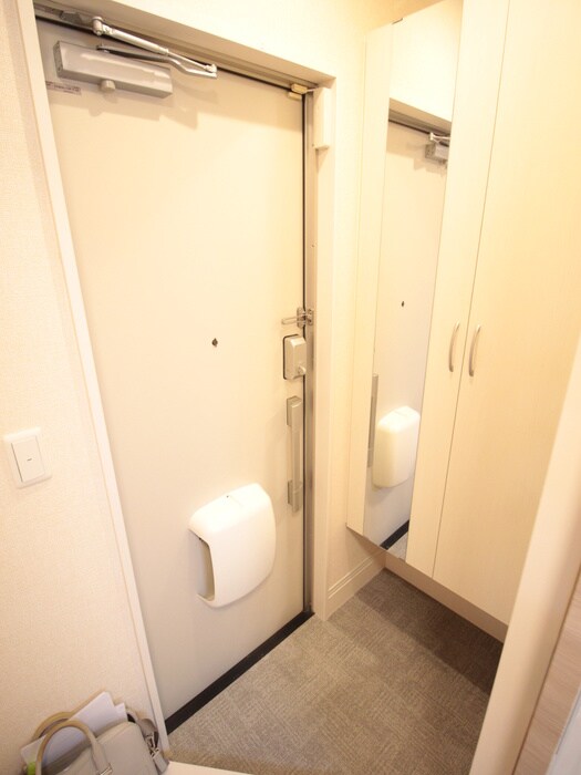 物件内観写真7　(玄関)