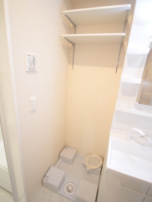 物件内観写真11　(洗濯機置場)