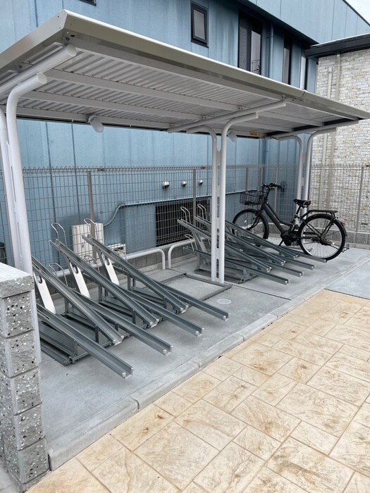 物件外観写真2　(駐輪場)