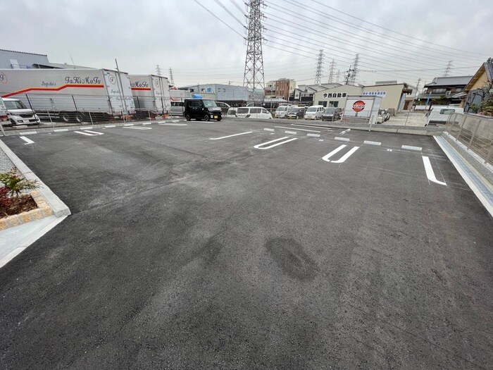 物件外観写真4　(駐車場)