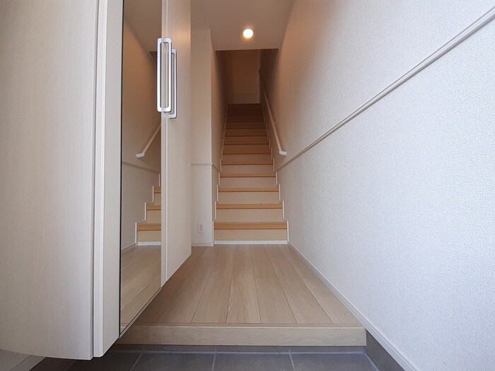 物件内観写真14　(玄関)