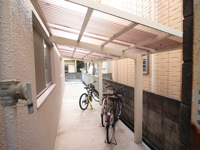 物件外観写真4　(エントランス部分)