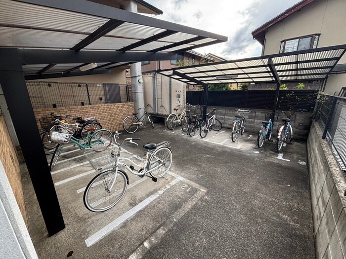 物件外観写真6　(駐輪場)