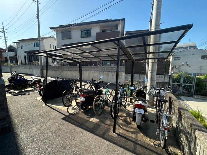 物件外観写真4　(駐輪場)