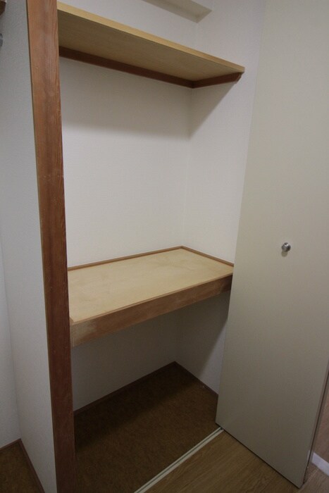 物件内観写真15　(収納)