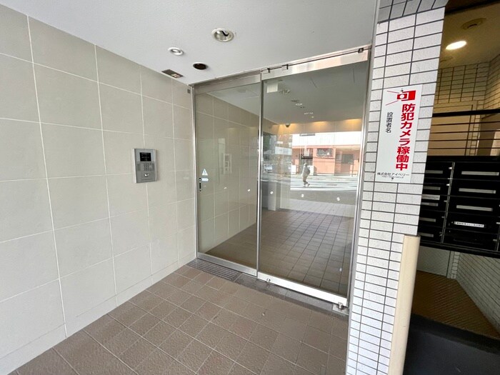 物件外観写真3　(エントランス部分)