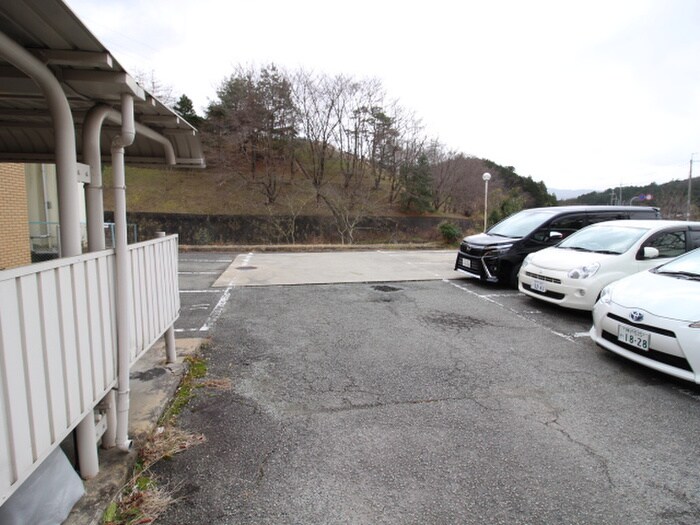 物件外観写真4　(駐車場)