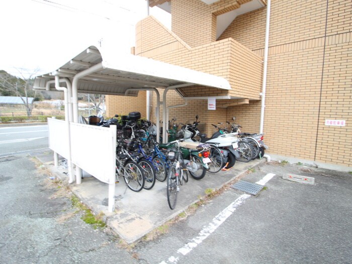 物件外観写真5　(駐輪場)