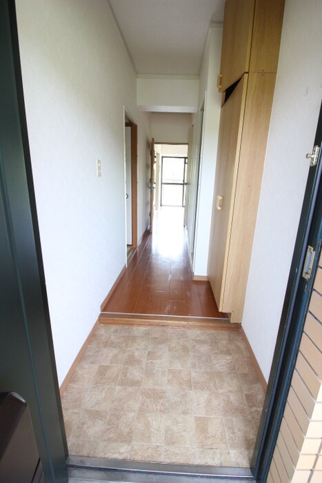 物件内観写真12　(玄関)