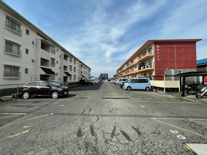 物件外観写真2　(駐車場)