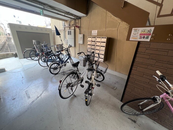 物件外観写真5　(エントランス部分)