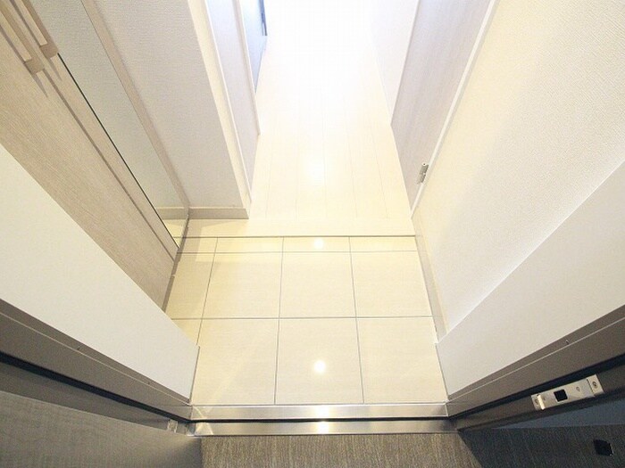 物件内観写真16　(玄関)