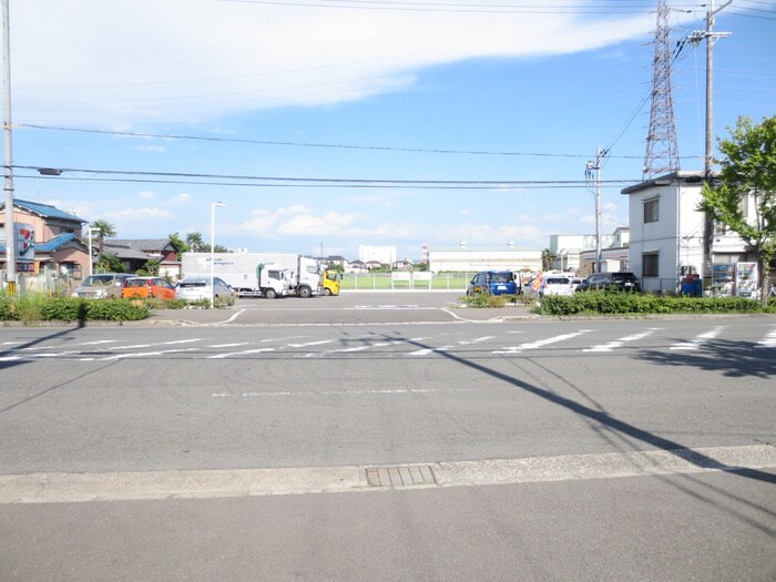 物件外観写真3　(周辺環境)