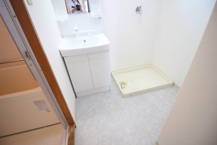 物件内観写真10　(洗濯機置場)