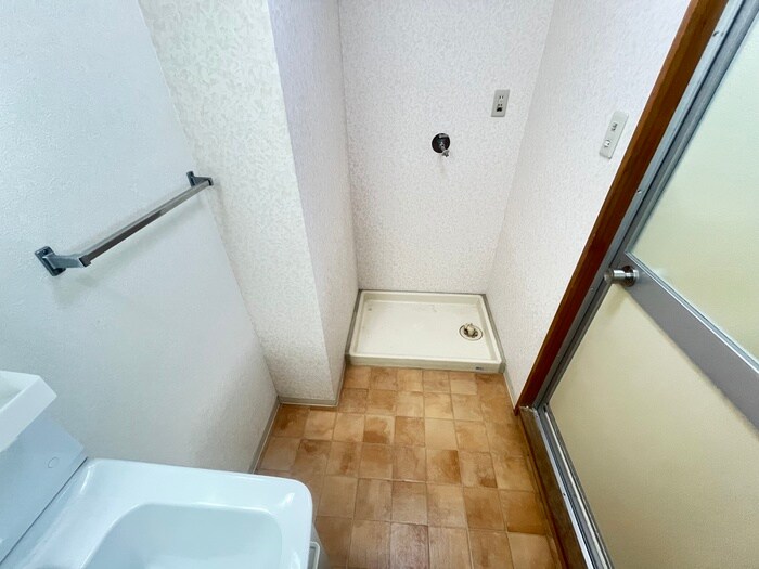 物件内観写真10　(洗濯機置場)