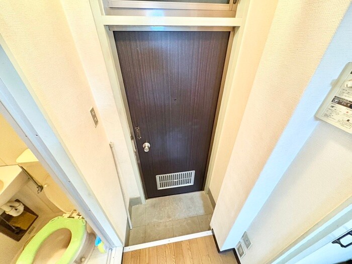 物件内観写真8　(玄関)