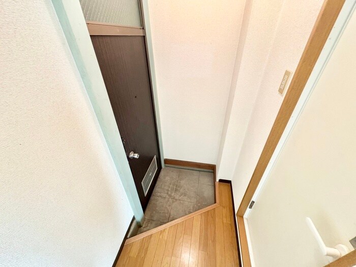 物件内観写真8　(玄関)