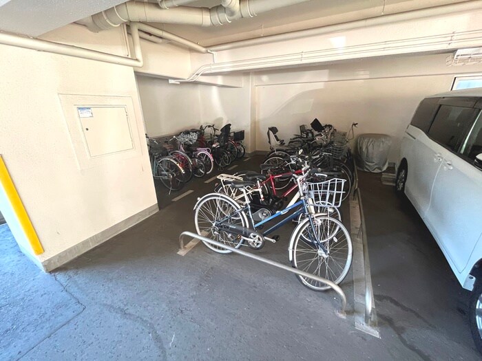 物件外観写真5　(駐輪場)