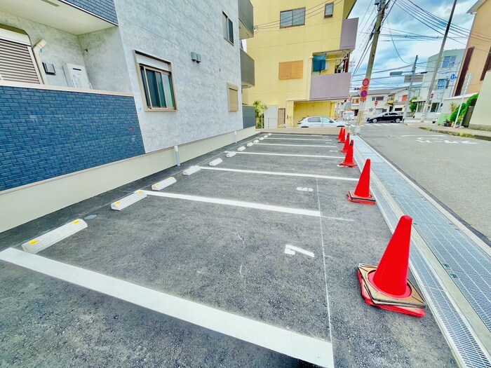 物件外観写真4　(駐車場)