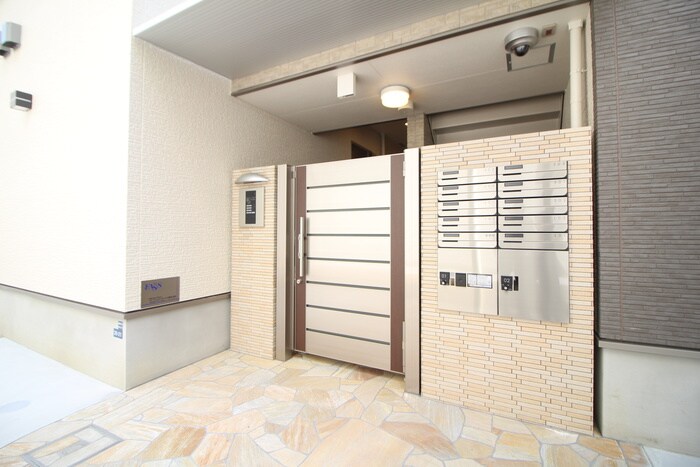 物件外観写真3　(エントランス部分)