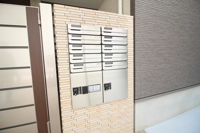 物件外観写真4　(エントランス部分)