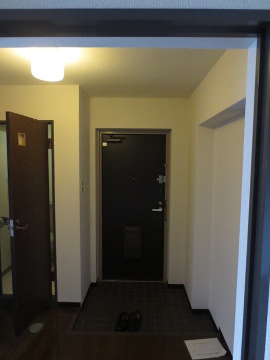 物件内観写真7　(玄関)