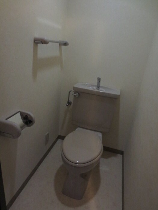 物件内観写真8　(トイレ)