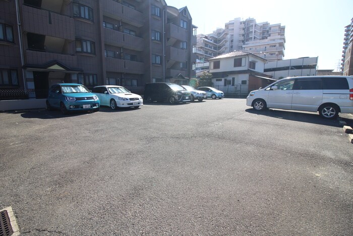 物件外観写真3　(駐車場)
