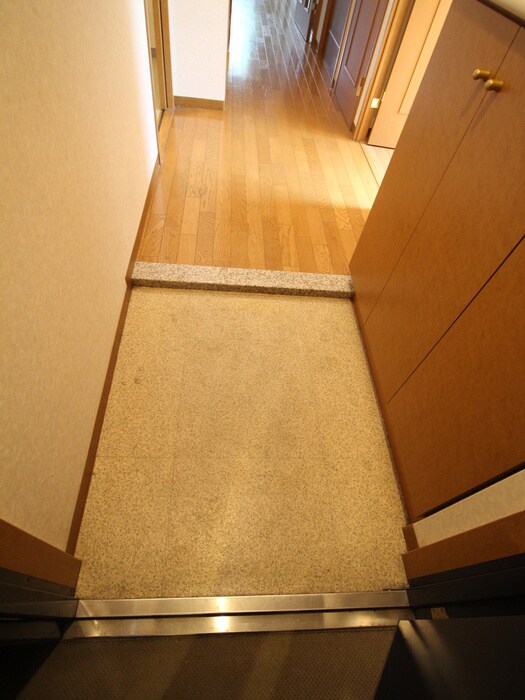 物件内観写真7　(玄関)