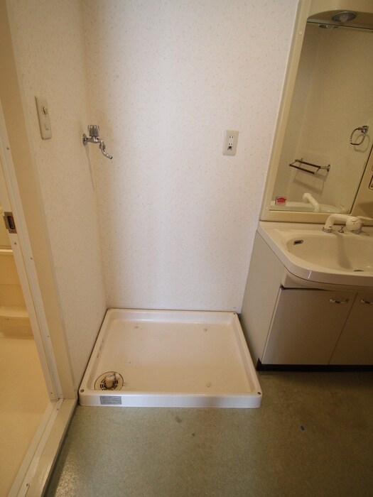 物件内観写真9　(洗濯機置場)