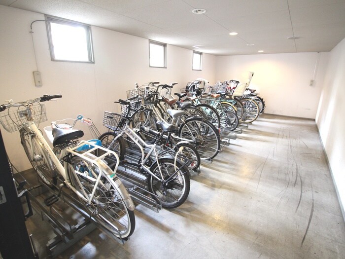 物件外観写真5　(駐輪場)