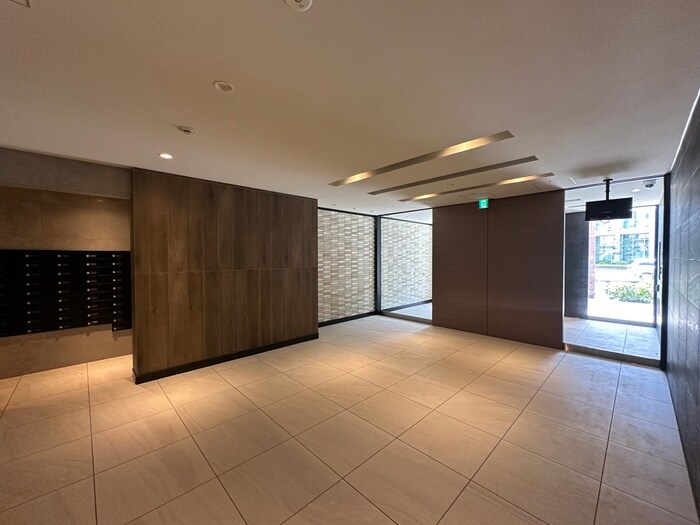 物件外観写真2　(エントランス部分)