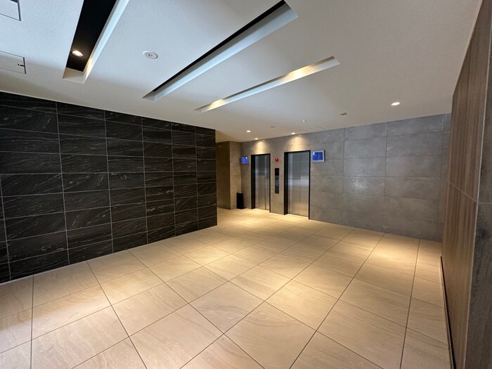 物件外観写真4　(エントランス部分)