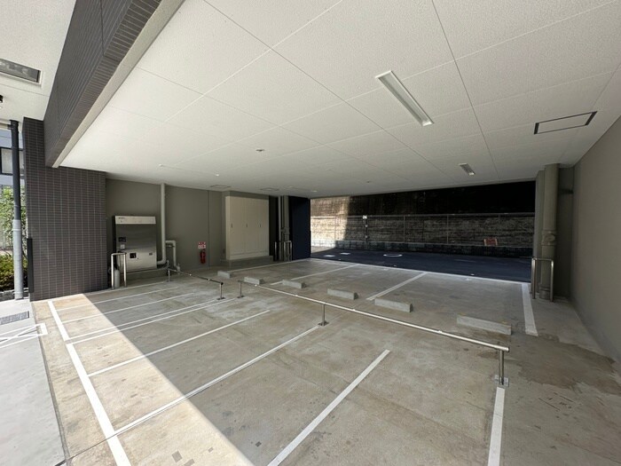 物件外観写真6　(駐車場)