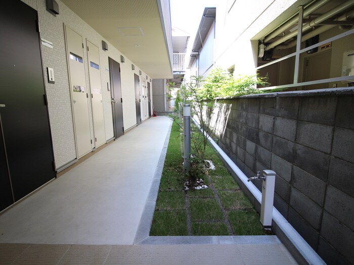 物件外観写真5　(エントランス部分)