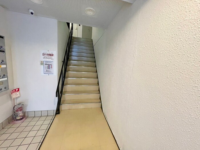 物件外観写真4　(エントランス部分)