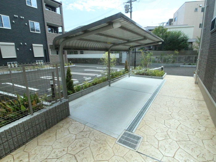 物件外観写真4　(駐輪場)