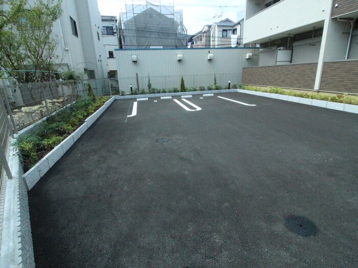 物件外観写真5　(駐車場)