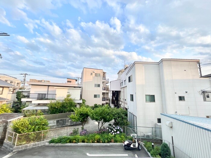 物件内観写真22　(室内からの展望)