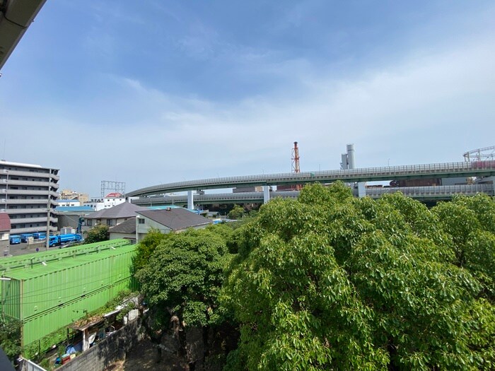 物件内観写真13　(室内からの展望)