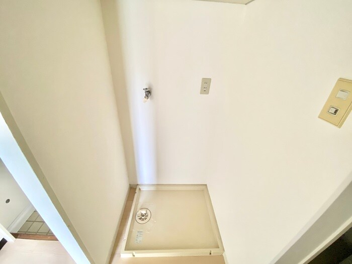 物件内観写真14　(洗濯機置場)
