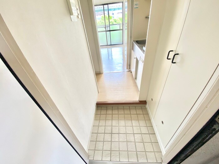 物件内観写真16　(玄関)