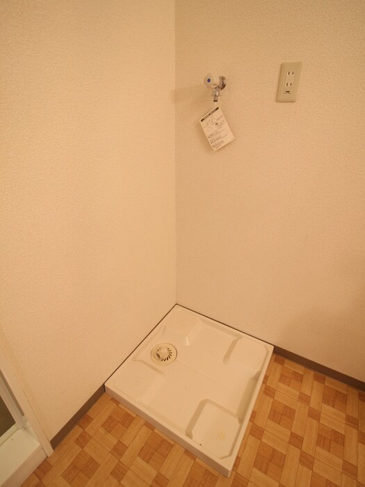 物件内観写真8　(洗濯機置場)