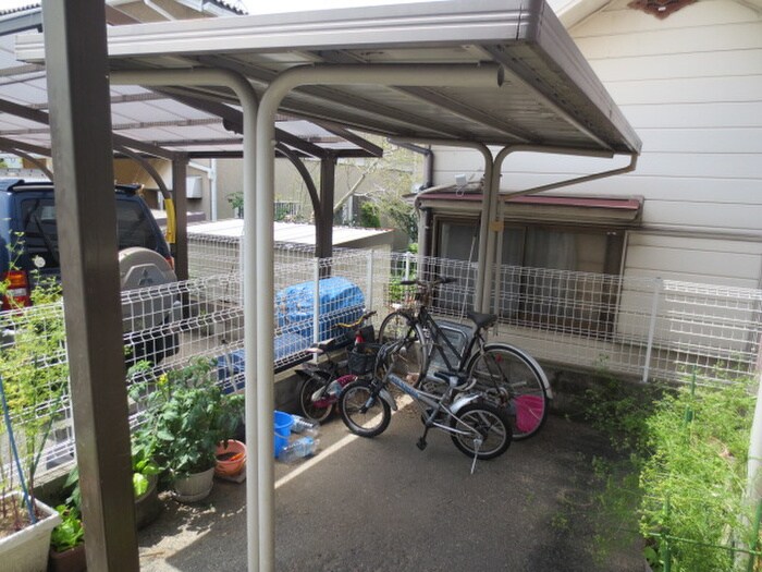 物件外観写真2　(駐輪場)