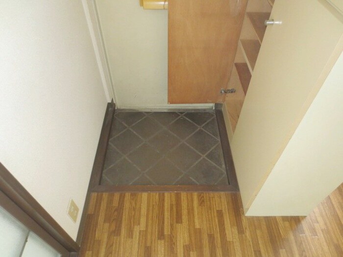 物件内観写真16　(玄関)