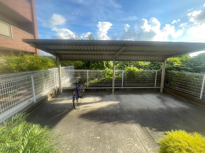 物件外観写真3　(駐輪場)