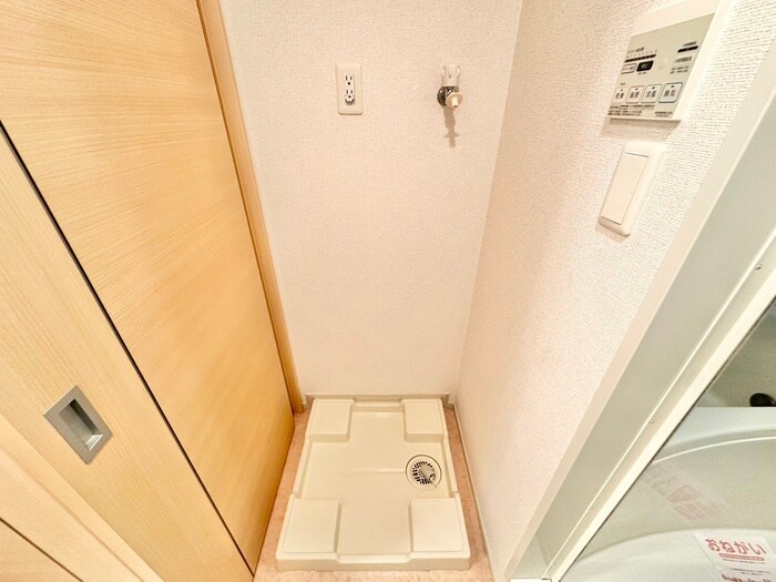 物件内観写真12　(洗濯機置場)