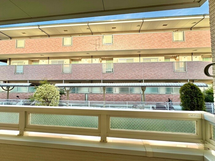 物件内観写真16　(室内からの展望)