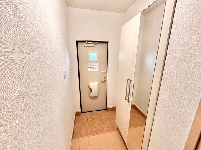 物件内観写真17　(玄関)